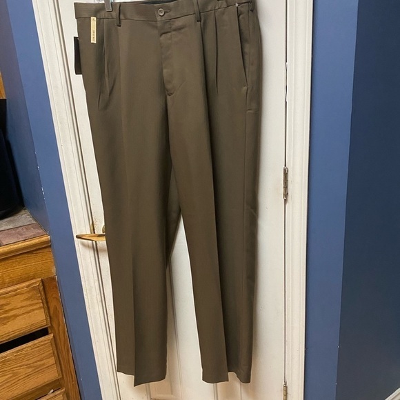 Men's Haggar Iron Free Premium
 Classic-Fit Flat Front textured stripe size 38 - Picture 2 of 7